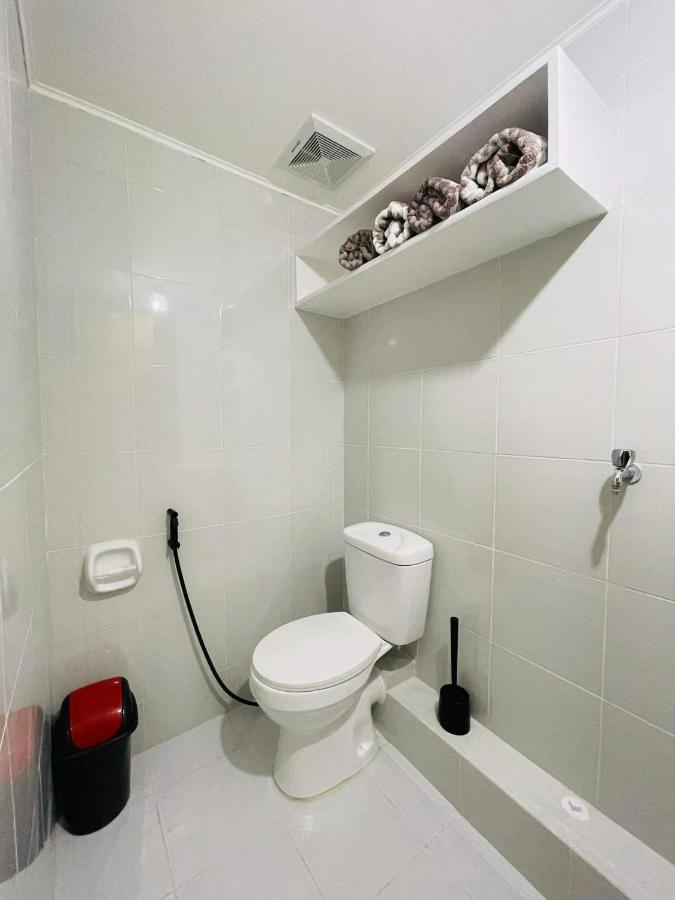 אילוילו Lovely 2 Bedroom Condo Unit מראה חיצוני תמונה