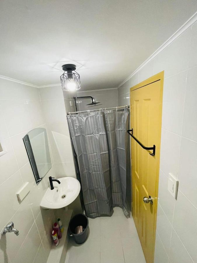 אילוילו Lovely 2 Bedroom Condo Unit מראה חיצוני תמונה
